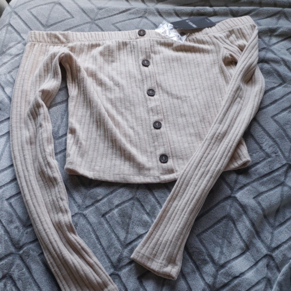 BRAND NEW off the shoulder crop top